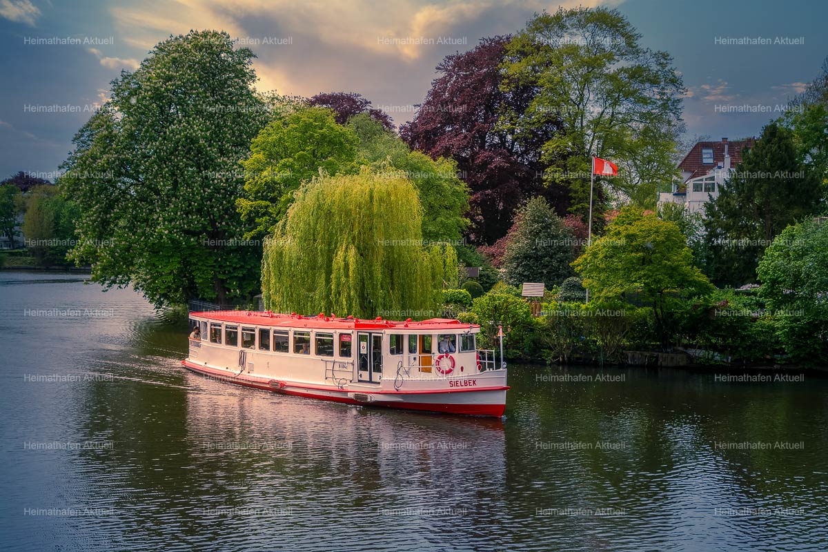 Hamburg Fotos Alster - ALS-00013-Alsterrundfahrt-im-Herbst Hamburg Fotos Alster - ALS-00013-Alsterrundfahrt-im-Herbst