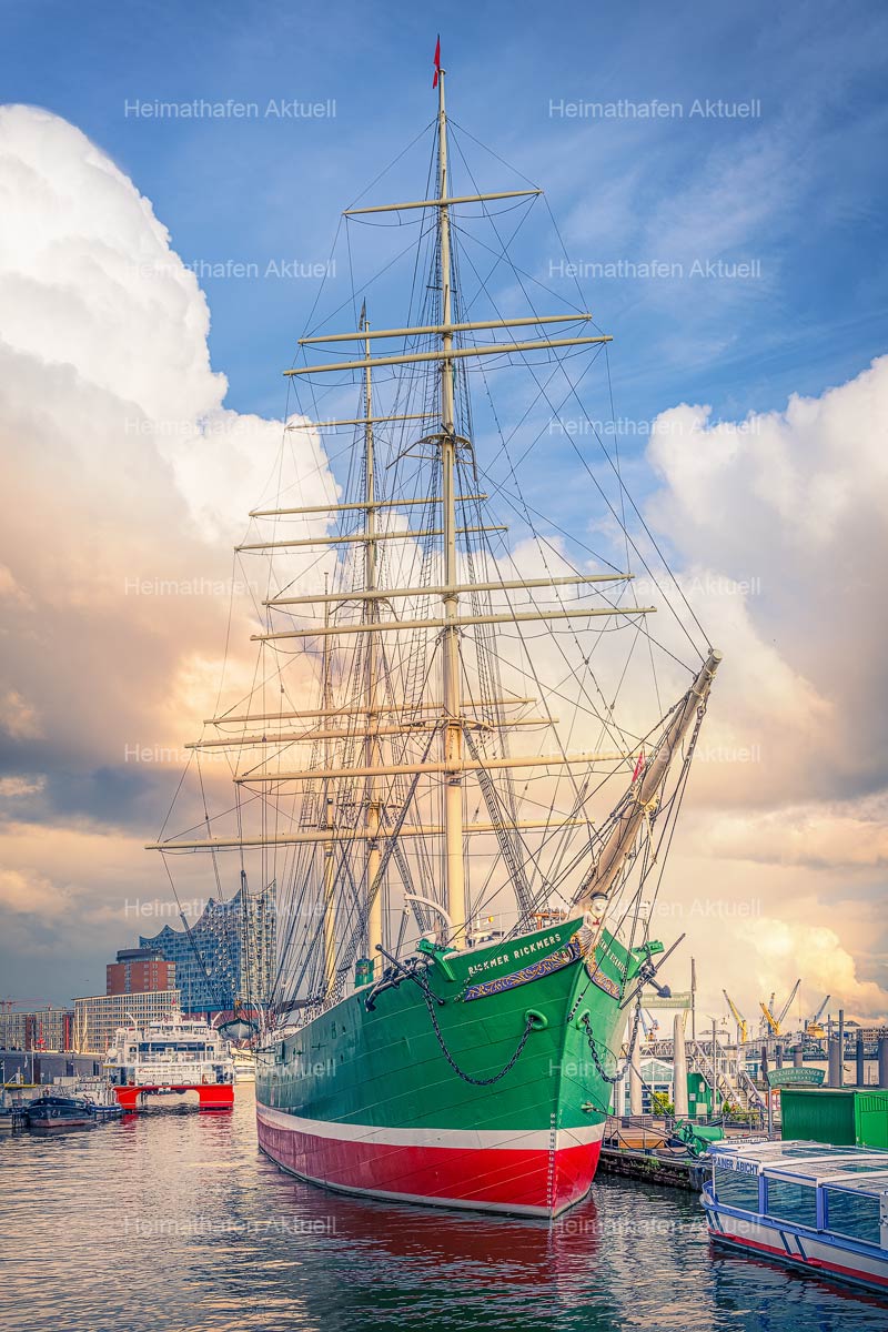 Hamburg-Foto-HAF-00195-RICKMER_RICKMERS-Segelschiff-Landungsbrücken Hamburg-Foto-HAF-00195-RICKMER_RICKMERS-Segelschiff-Landungsbrücken