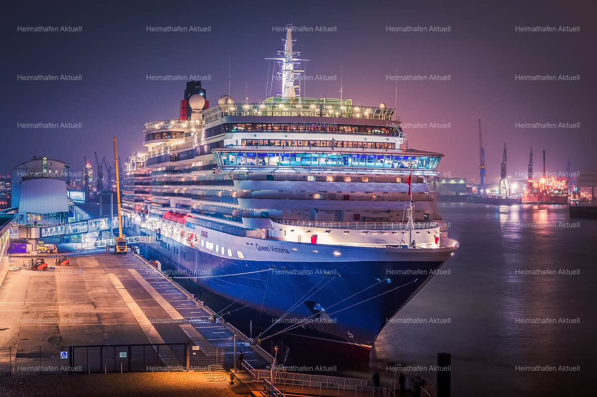 Hamburg-Hafenotos-HAF-00198-QUEEN-VICTORIA-2013-am-Abend-CruiseCenter-Altona Hamburg-Hafenotos-HAF-00198-QUEEN-VICTORIA-2013-am-Abend-CruiseCenter-Altona