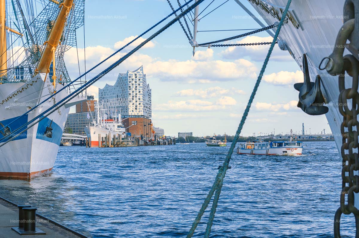 Hamburg-Foto HAF-00040-Großsegler an den Landungsbrücken Hamburg-Foto HAF-00040-Großsegler an den Landungsbrücken