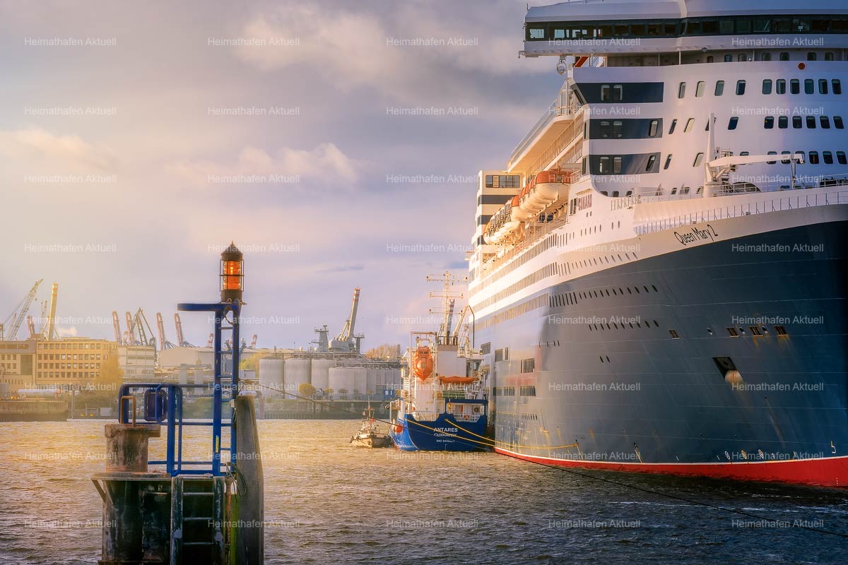 Hamburg Foto-HAF-00127-QUEEN MARY 2 im Hamburger Hafen Hamburg Foto-HAF-00127-QUEEN MARY 2 im Hamburger Hafen