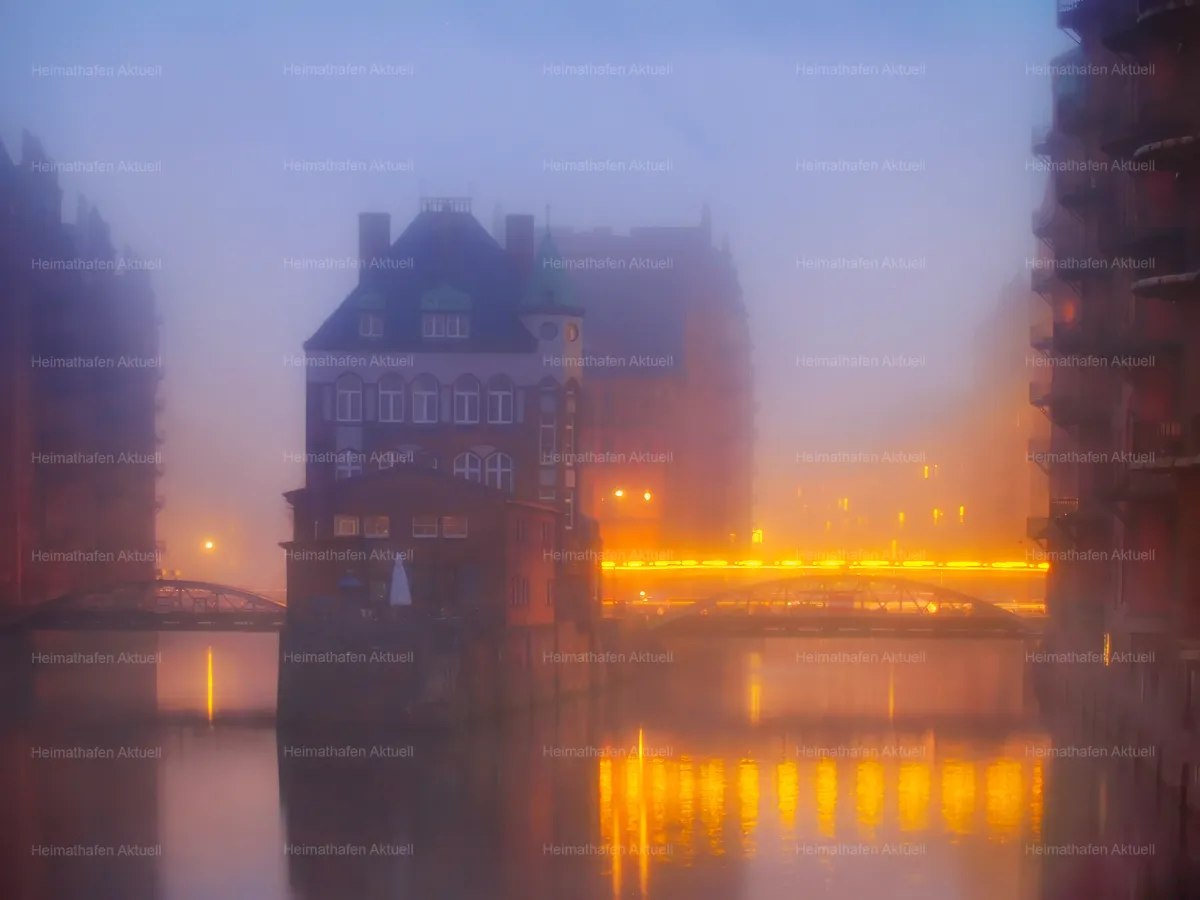 Hamburg-Fotos-HAL-00182-Wasserschloss-Nebel Hamburg-Fotos-HAL-00182-Wasserschloss-Nebel